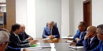 الحكومة وشركة «المقاولون العرب» تناقشان مشروع «الترامواي» نواكشوط