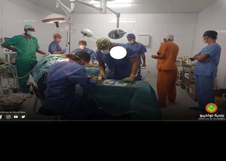 بعثة طبية إسبانية تباشر عمليات واستشارات بمركز بلدية نواذيبو