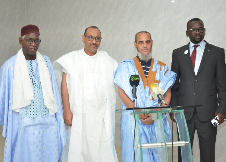 زعيم المعارضة: ناقشنا مع الوزير الأول ما تتيحه لنا القوانين والمراسيم