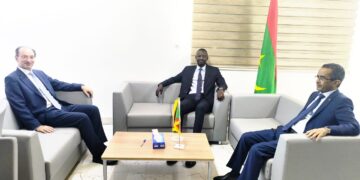 وزير الصناعة والمعادن يستقبل سعادة السفير الإسباني في نواكشوط