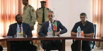 وزير الصيد والبنى التحتية البحرية والمينائية يزور ميناء نواكشوط المستقل