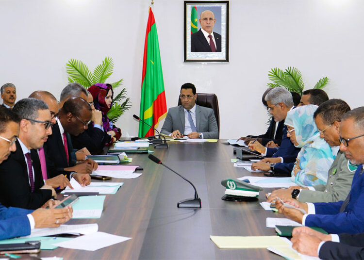 الوزير الأول يترأس اجتماع اللجنة الوزارية المكلفة بعملية رمضان 2026