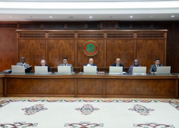 الحكومة تجري تغييرات في قطاعات حكومية