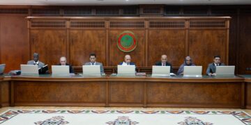 الحكومة تجري تغييرات في قطاعات حكومية