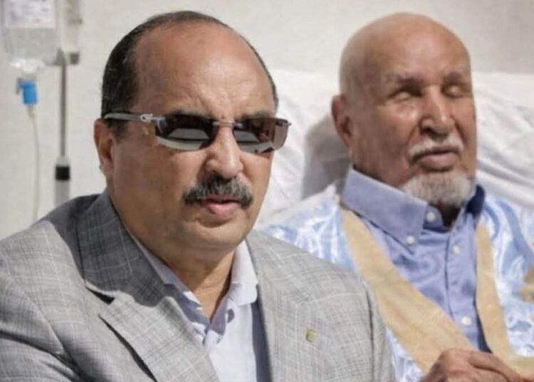 إدارة السجون عزيز سيتلقي التعازي داخل السجن ويسمح لمن يرغب في لقائهم بتقديم العزاء