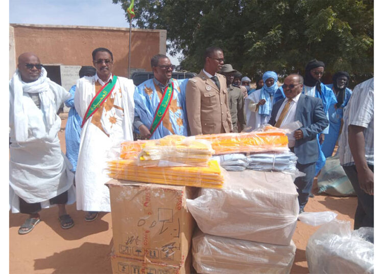 توزيع كميات من الزي المدرسي على 21 مدرسة في مقاطعتي روصو وانتيكان