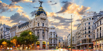 مُلَيْكة منت محمد ولد خونا تنجح في إقناع جامعة شيلر بمدريد بتخصيص مُصلّى للطلبة