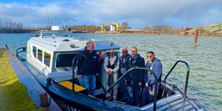 الاستلام المؤقت لزورق الإرشاد البحري الجديد «مقامة» من طرف المدير العام لميناء نواكشوط المستقل